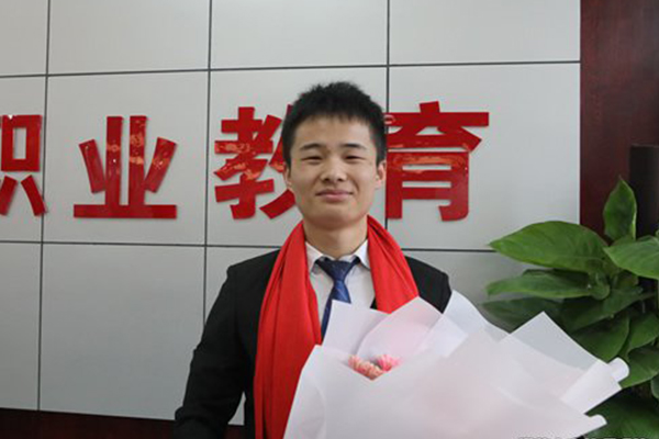 楊鑫_就業(yè)學(xué)子_萬通汽修學(xué)校